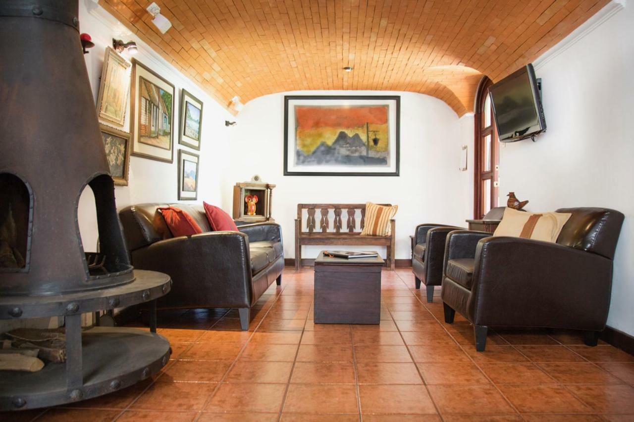 Villas Santa Ana Antigua ภายนอก รูปภาพ